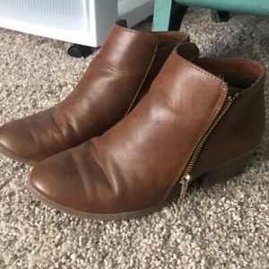GUC. Lower east Side brown ankle boots
